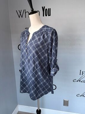 EUC Kim Rogers Navy and White Plaid Button-Front Top Size M